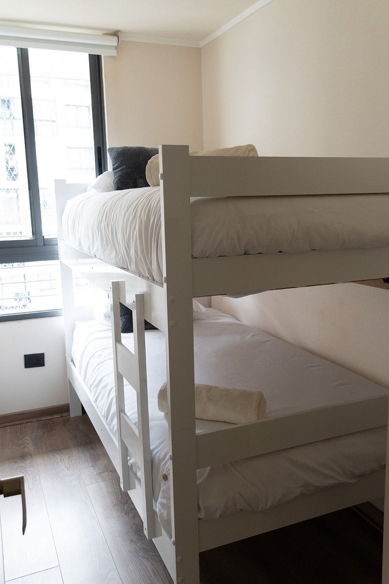 Depto Céntrico + Metro • Para 4 Personas